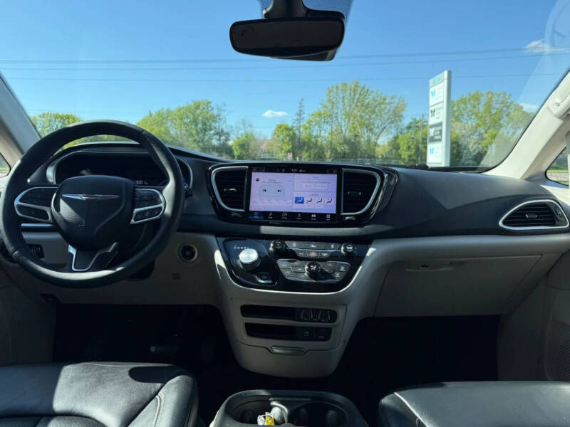 2022 Chrysler Pacifica Touring L