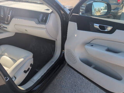 2023 Volvo XC60 B5 Plus Dark Theme