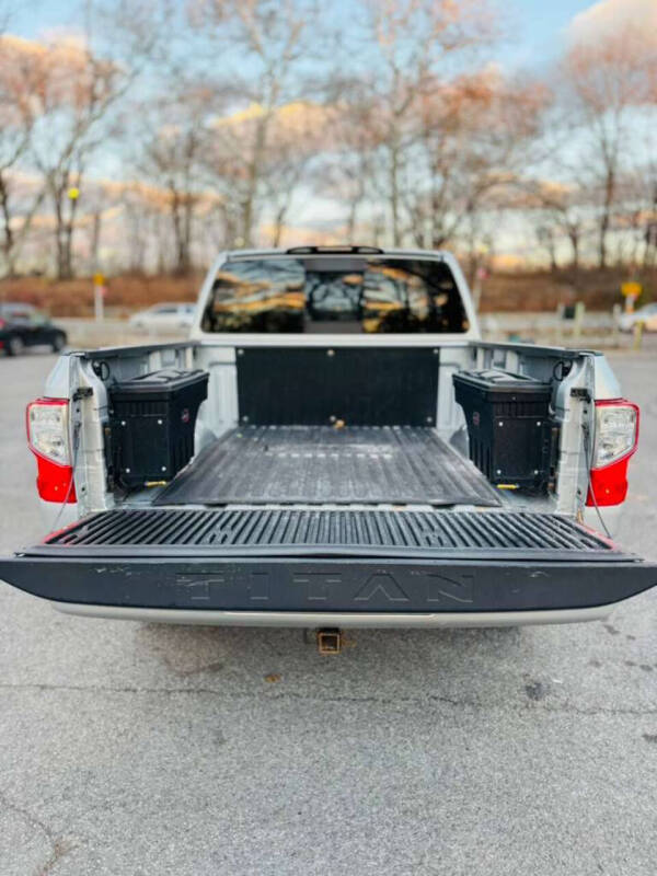 2017 Nissan Titan SV