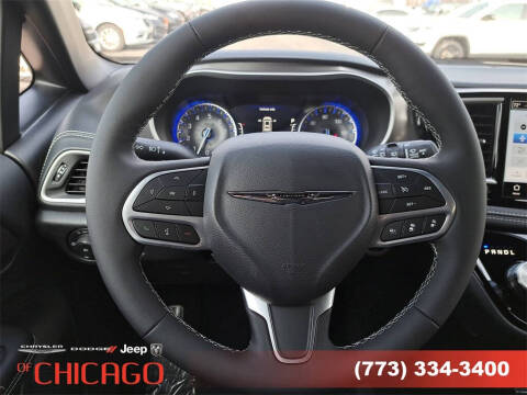 2026 Chrysler Pacifica Select