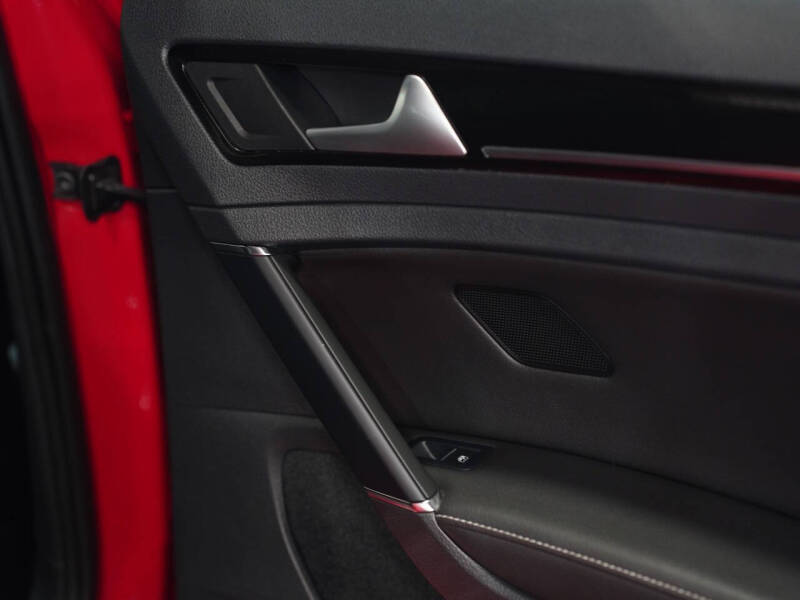 2016 Volkswagen Golf R 4Motion