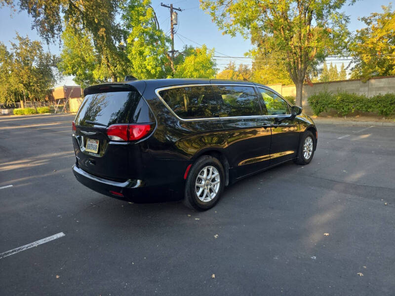 2017 Chrysler Pacifica LX