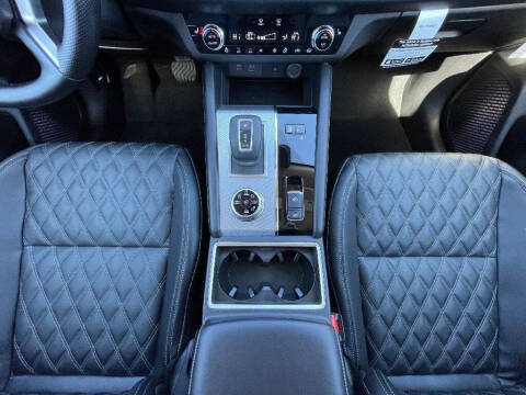 2025 Mitsubishi Outlander PHEV SEL