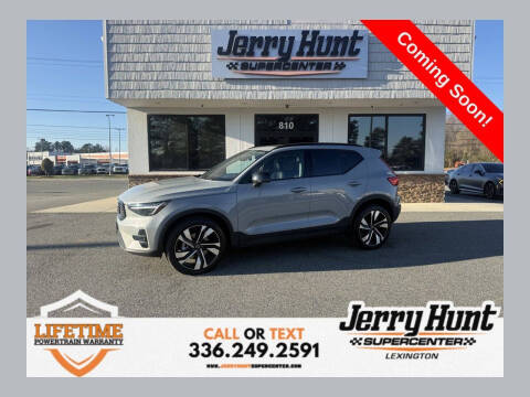 2024 Volvo XC40 B5 Ultimate Dark Theme