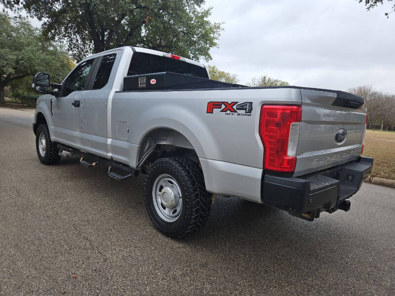 2017 Ford F-250 Super Duty XLT photo 7