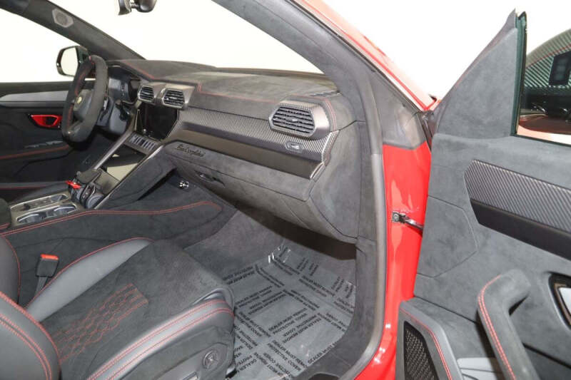 2024 Lamborghini Urus Performante