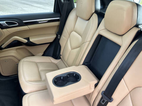 2017 Porsche Cayenne Platinum Edition