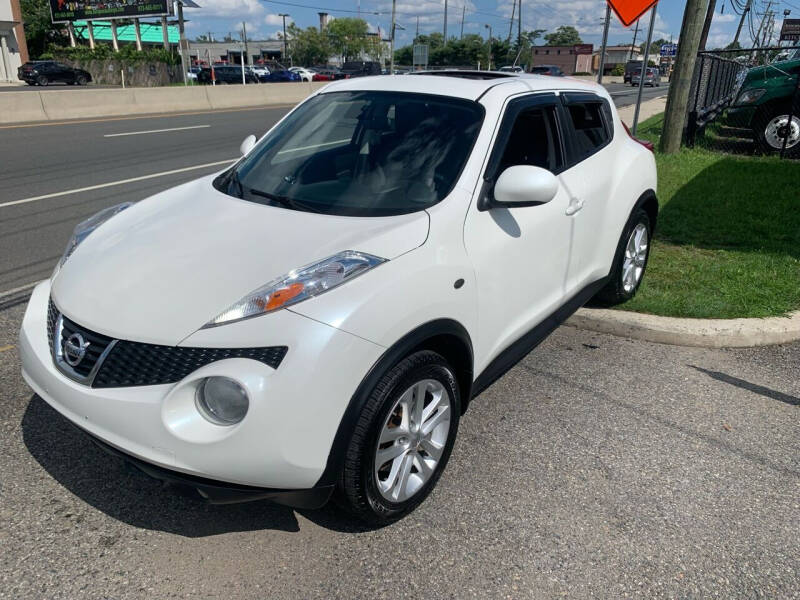 white nissan juke 2012