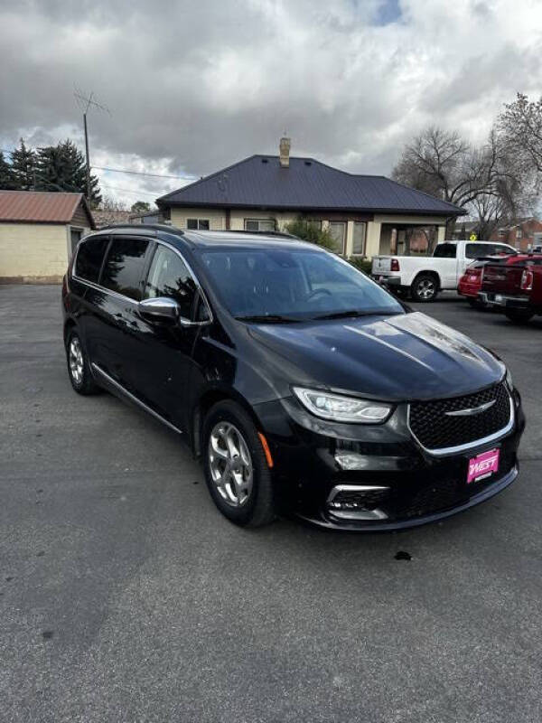 Used 2022 Chrysler Pacifica Limited with VIN 2C4RC1GG8NR196967 for sale in Preston, ID