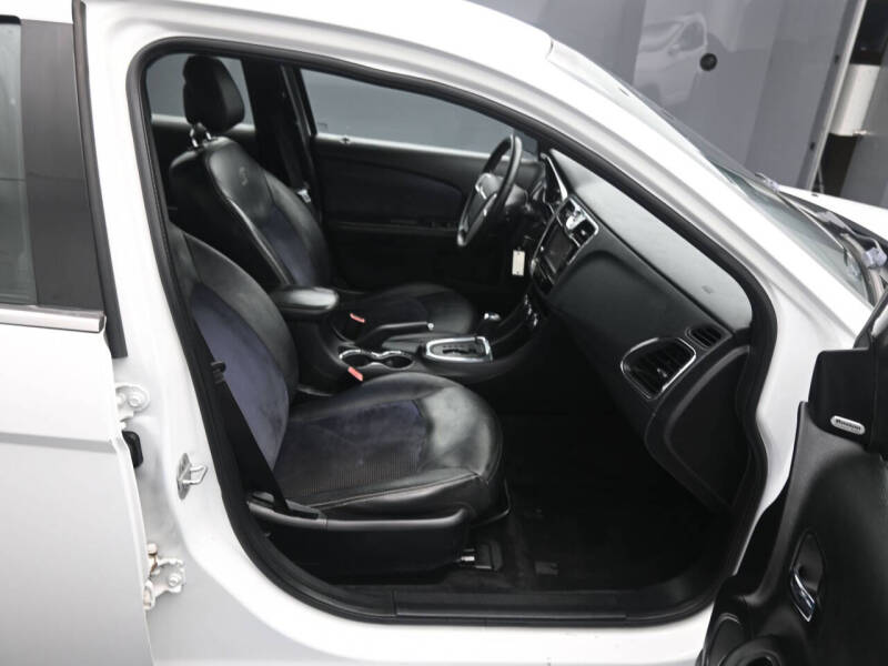 2012 Chrysler 200 S