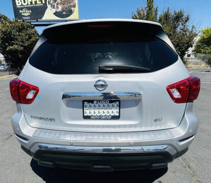 2018 Nissan Pathfinder SV