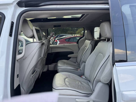 2017 Chrysler Pacifica Hybrid Platinum