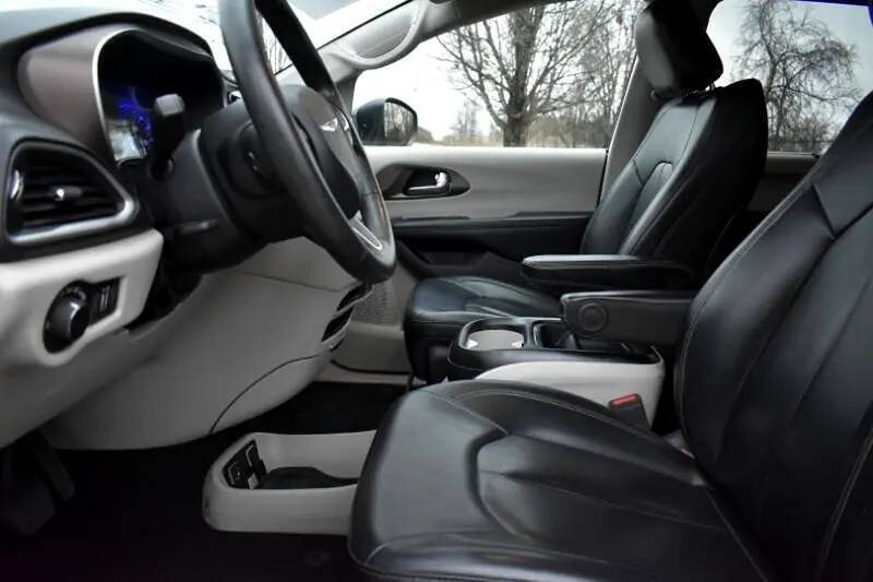 2020 Chrysler Voyager LXi