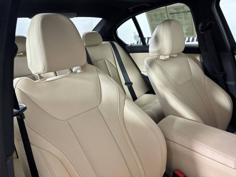 2025 BMW 3 Series 330i