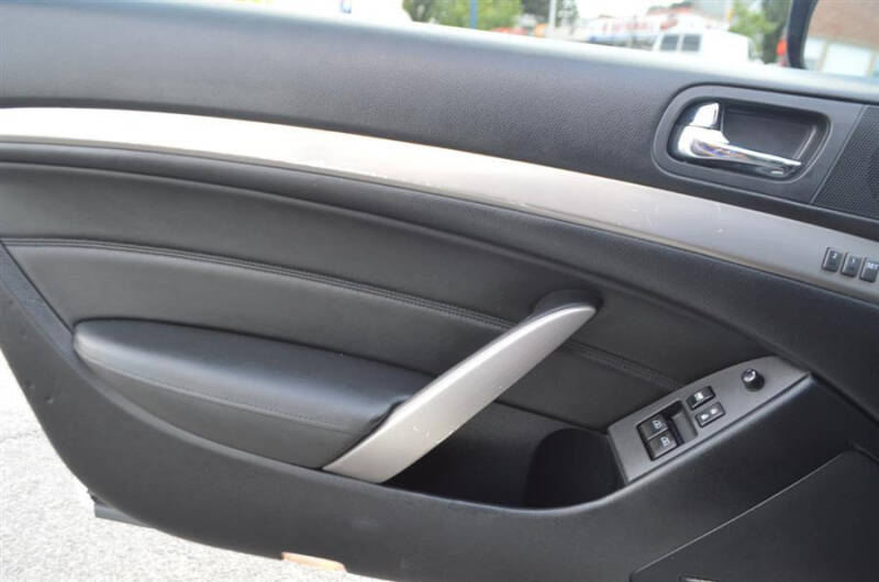 2011 Infiniti G37 Coupe x