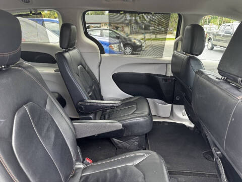 2017 Chrysler Pacifica Touring-L