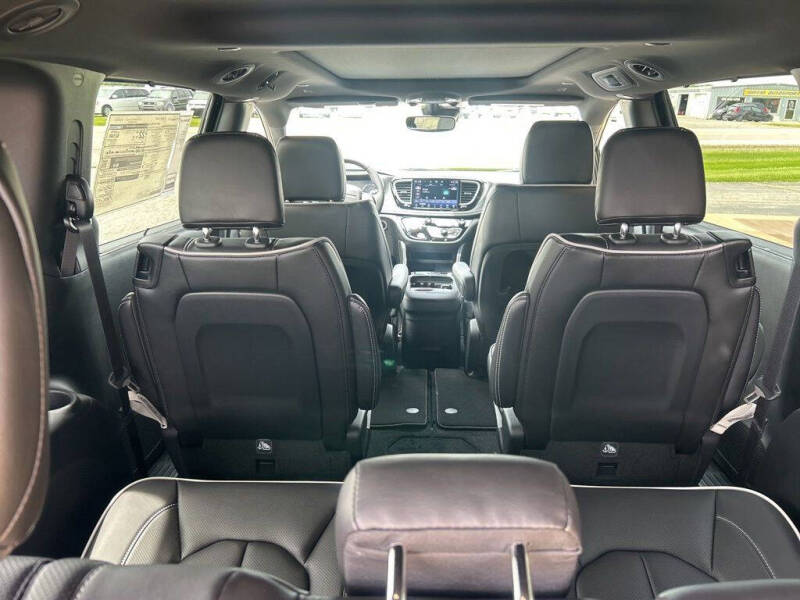 2027 Chrysler Pacifica Limited