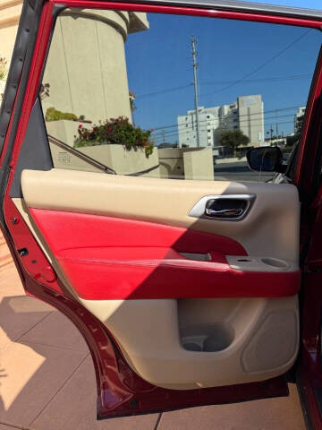 2017 Nissan Pathfinder SV