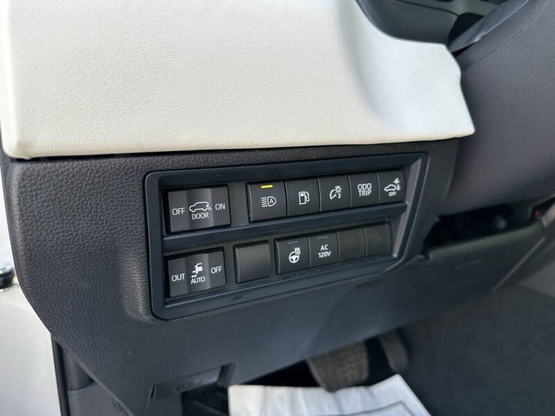 2025 Toyota Sequoia Capstone