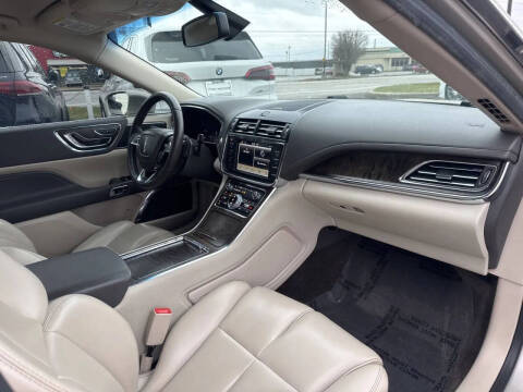 2017 Lincoln Continental Premiere