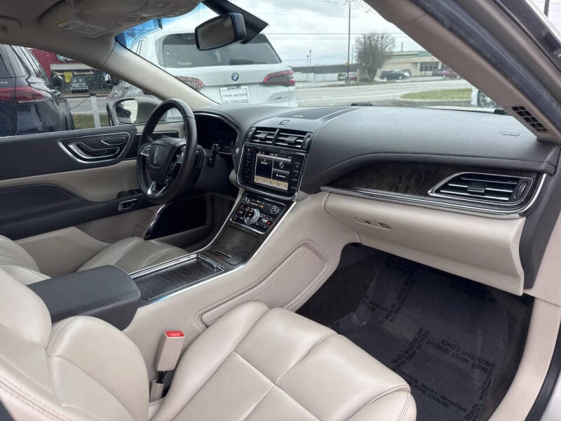 2017 Lincoln Continental Premiere