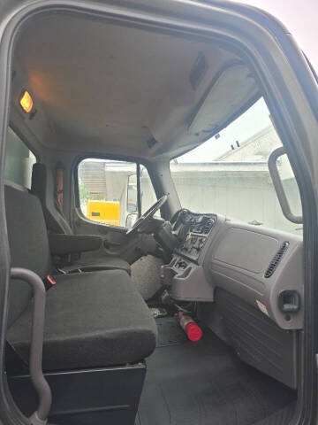 2019 Freightliner M2 106