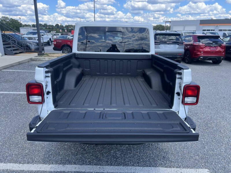 2025 Jeep Gladiator Sport