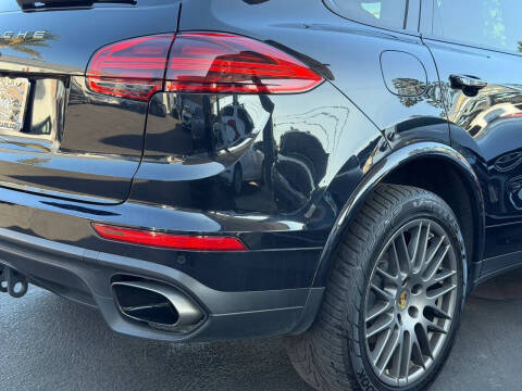 2017 Porsche Cayenne Platinum Edition