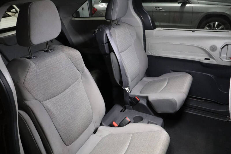 2021 Toyota Sienna LE 8-Passenger