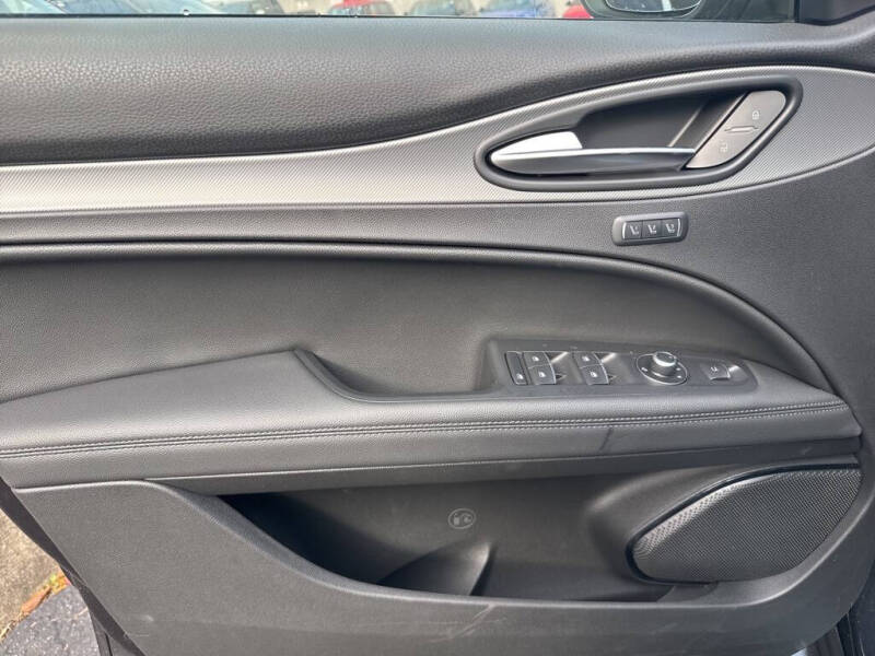 2025 Alfa Romeo Stelvio