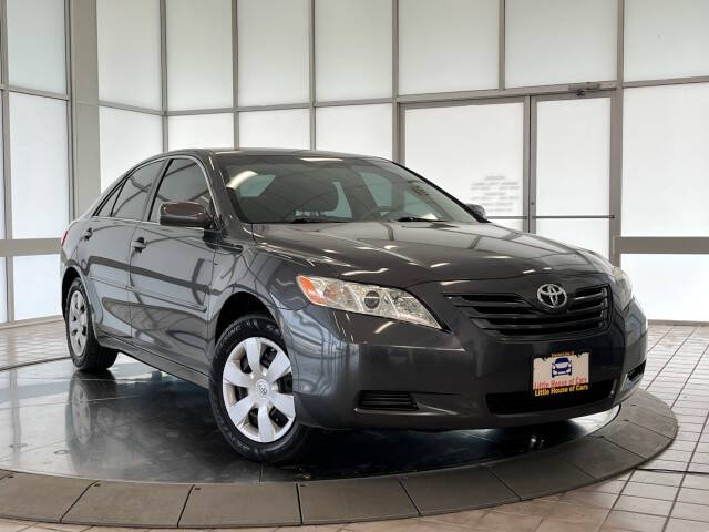 2009 Toyota Camry LE's photo