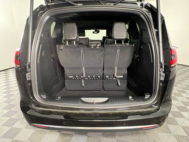 2027 Chrysler Pacifica Limited
