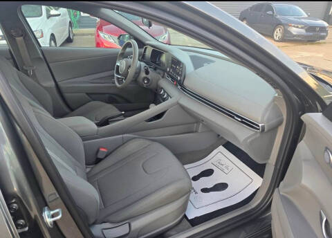 2025 Hyundai Elantra SE