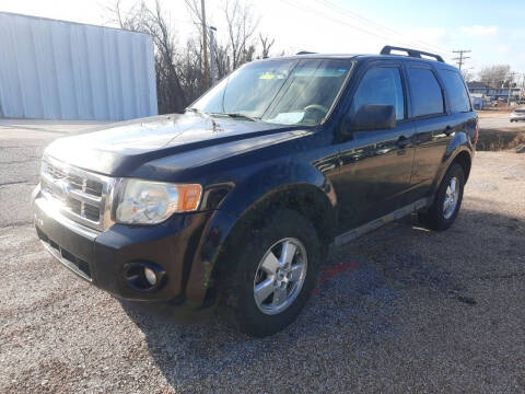 2009 Ford Escape for sale at Kelly's Cars in Camdenton MO