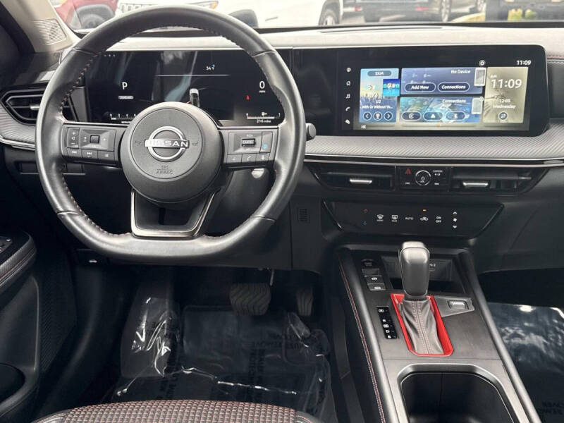 2025 Nissan Kicks SR