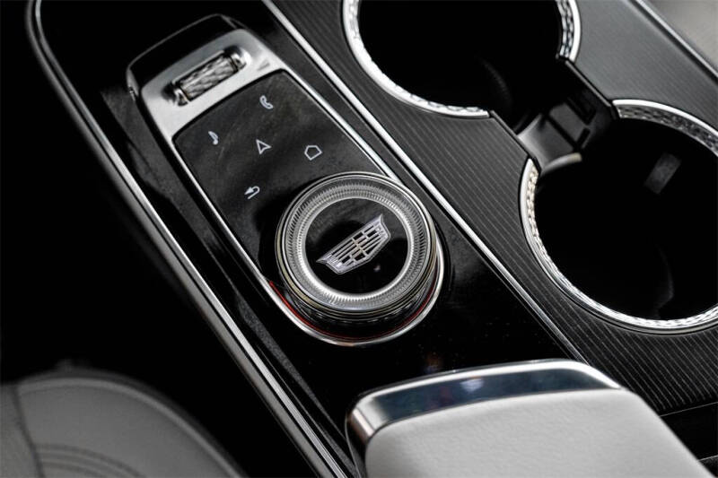 2024 Cadillac LYRIQ Luxury 1