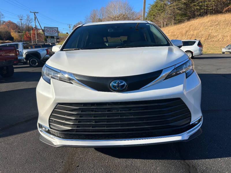 2022 Toyota Sienna XLE 8-Passenger