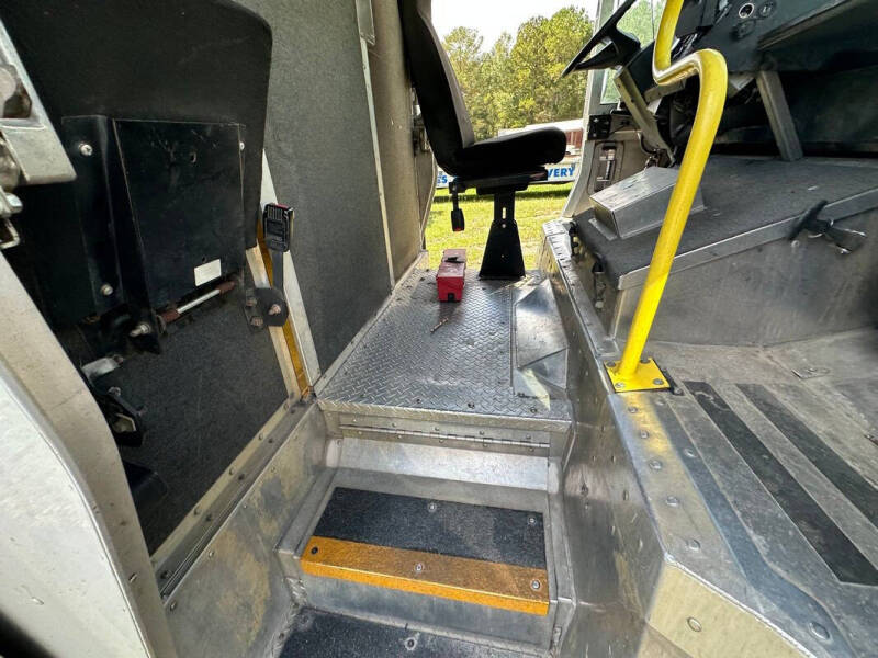 2022 Freightliner MT45 Chassis