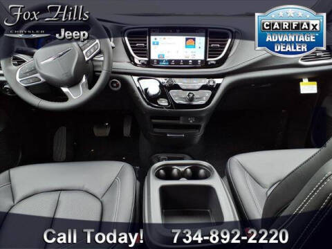 2026 Chrysler Pacifica Select