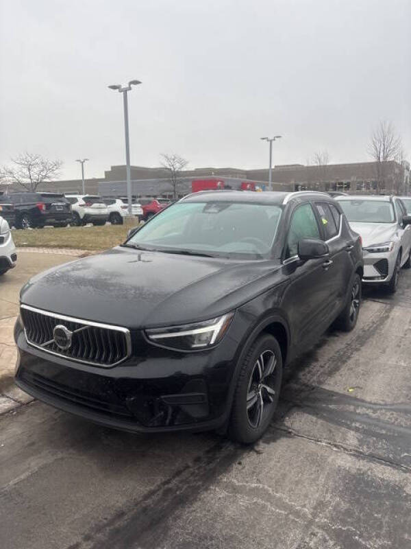 2025 Volvo XC40 B5 Core Bright Theme