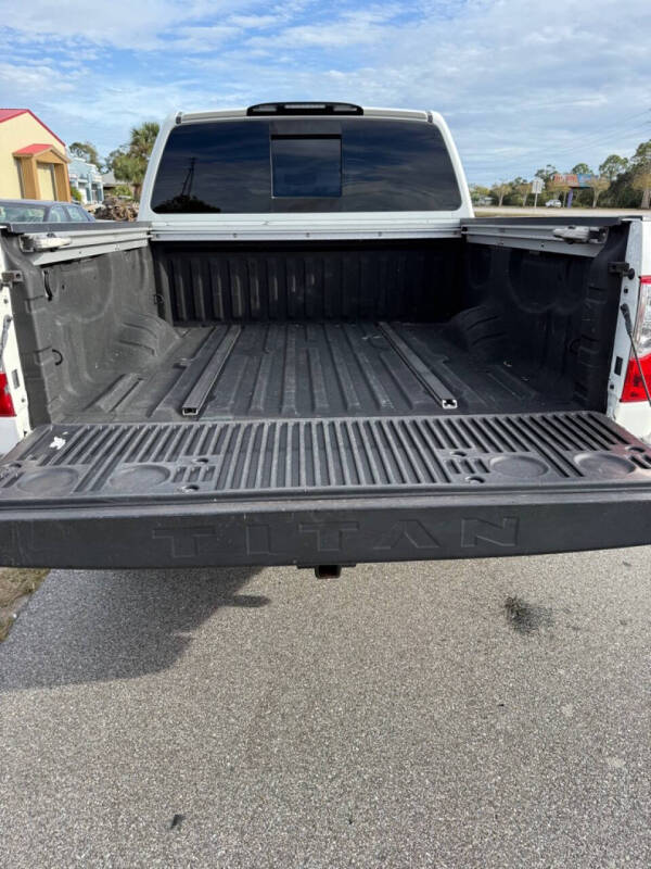 2017 Nissan Titan SV