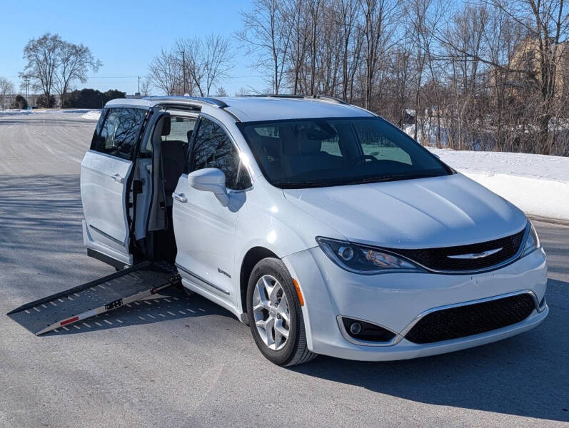 2017 Chrysler Pacifica Touring-L Plus