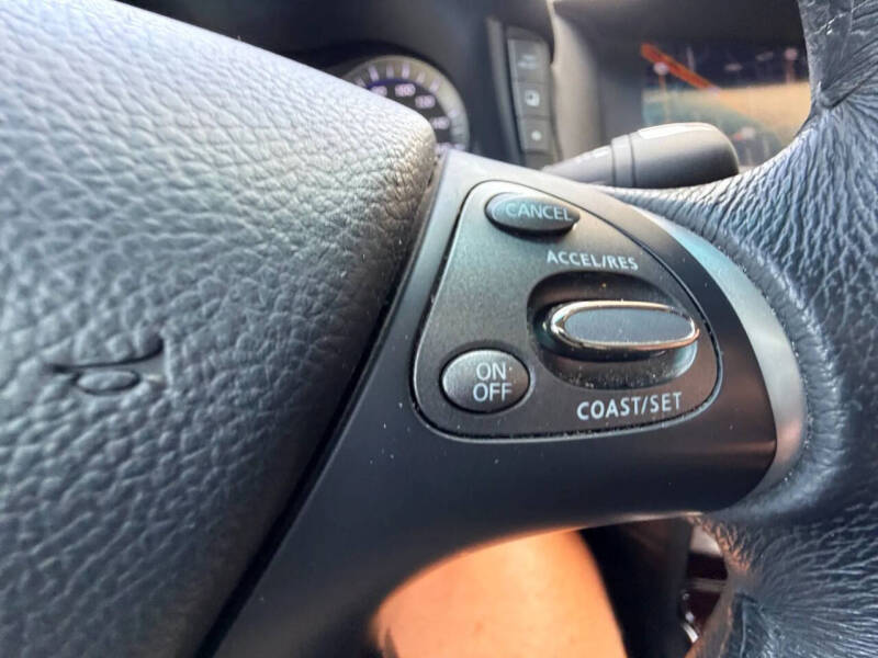 2015 Infiniti Q70 3.7