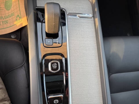 2025 Volvo XC60 B5 Plus Dark Theme