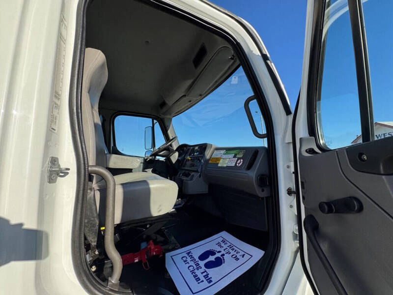 2012 Freightliner M2 106