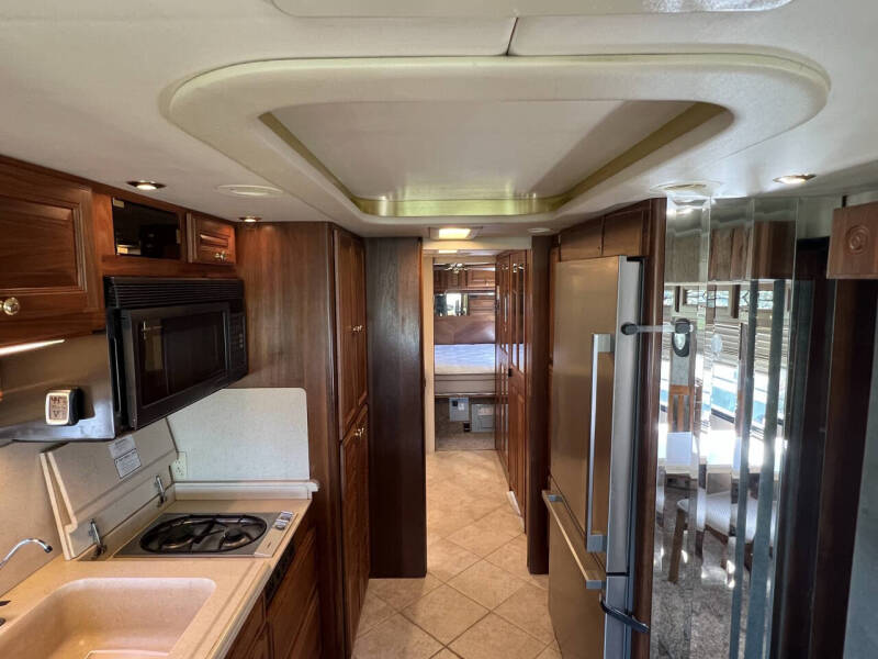 2002 Foretravel GV320 4010