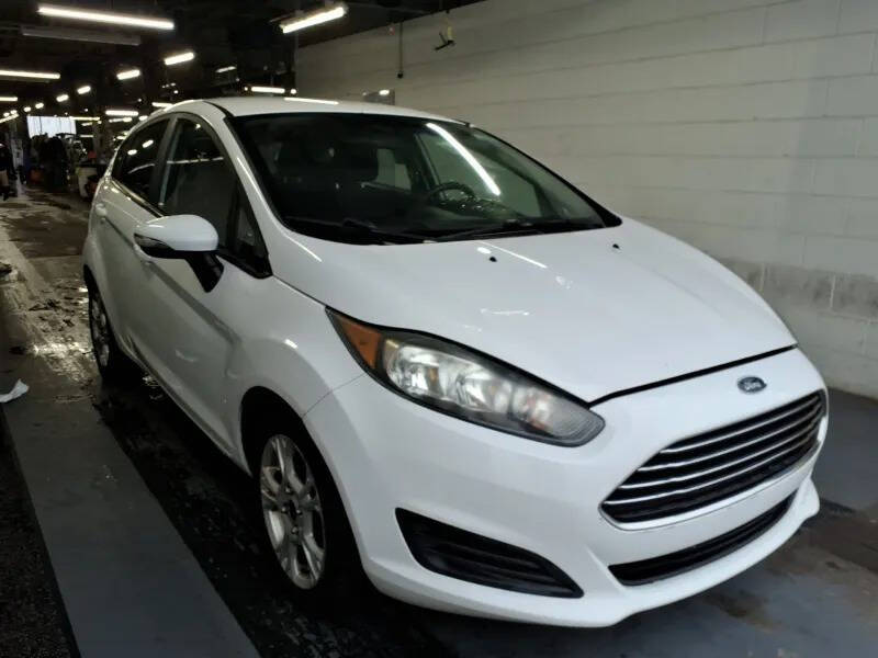 2015 Ford Fiesta SE's photo