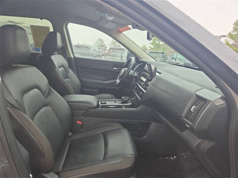 2025 Nissan Pathfinder SL