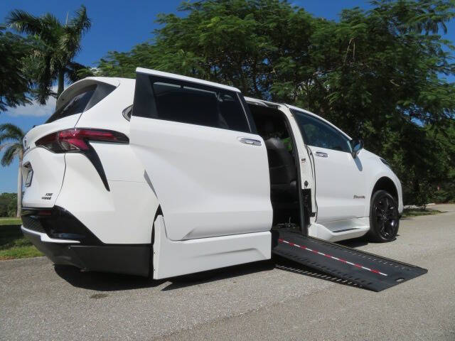 2023 Toyota Sienna XSE 7-Passenger