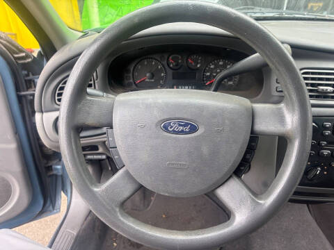 2006 Ford Taurus SE